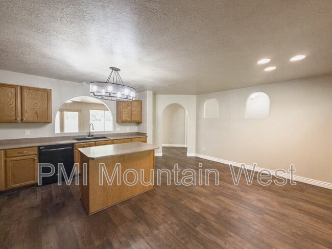 Photo - 955 Alton Dr