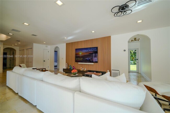 Photo - 8134 Twin Lake Dr