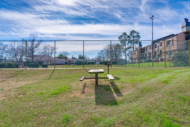 Photo - Welcome Home - Spacious Apartment with Mod...