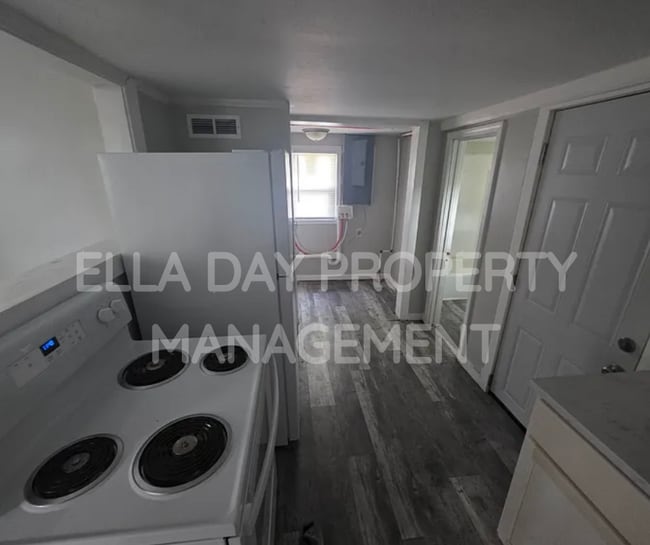 2212 Santa Fe S