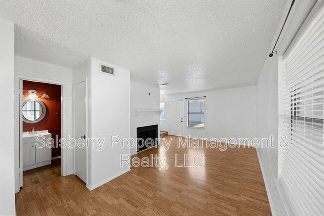 Photo - 634 Ridgeline Dr
