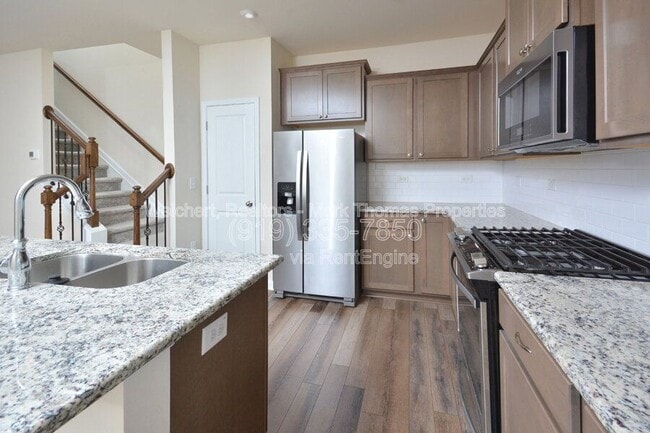 Building Photo - 409 Vassar Dr