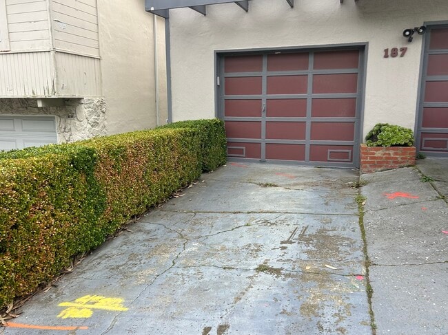 Photo - 187 Oakridge Dr