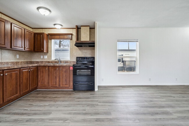 Photo - 111 S Cedar Dr