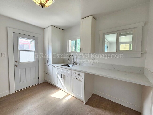 Photo - 635 4th St