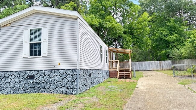 Building Photo - 2 Bedroom 2 Bath Rental