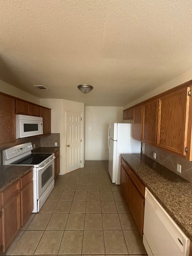 Photo - 3204 Baldwin Loop Unidad B