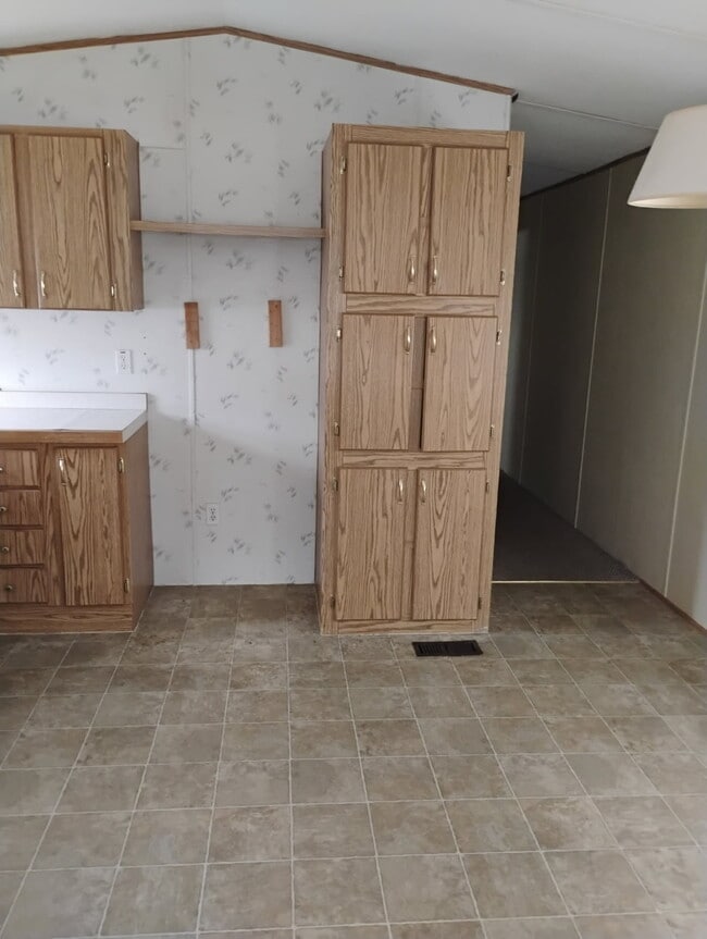 Photo - 713 N Linn St