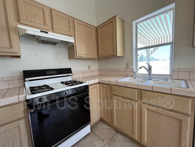 Photo - 1987 Easy St