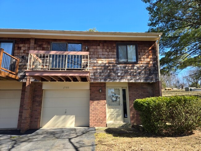 Building Photo - 2785 Bingham Dr