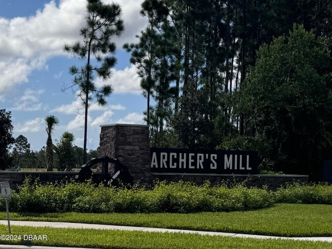 Photo - 341 Merimont Ln