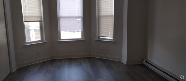 Building Photo - One bedroom, 2nd Floor apartment - all uti... Unit 2nd Floor