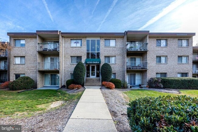 Building Photo - 12703 Dara Dr Unit 302 Rental