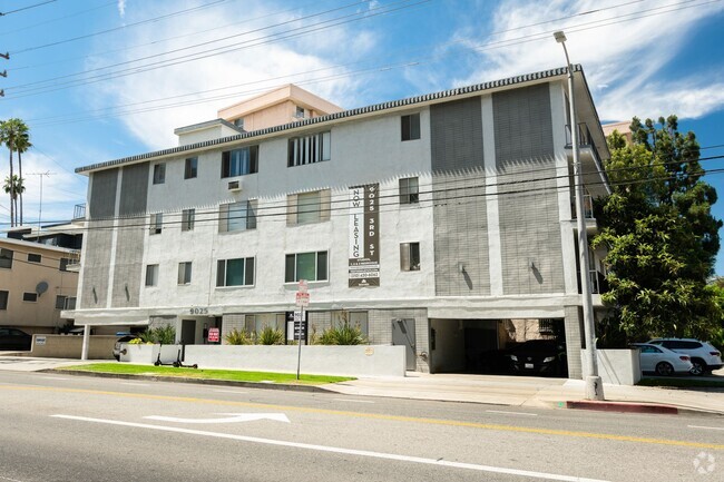 Building Photo - 9025 W. 3rd St - fully renovated unit in L... Rental