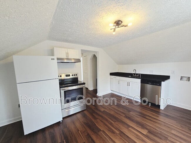 Photo - 1218B Chester Ave