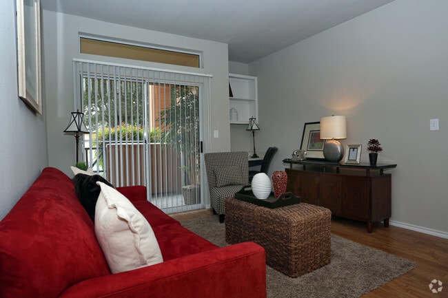 575SF_1BR_Living Area