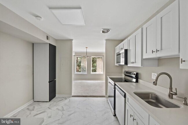 Building Photo - 11305 Commonwealth Dr Unit 102 Rental