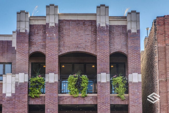 Photo - 1419 W Chicago Ave Unidad 3