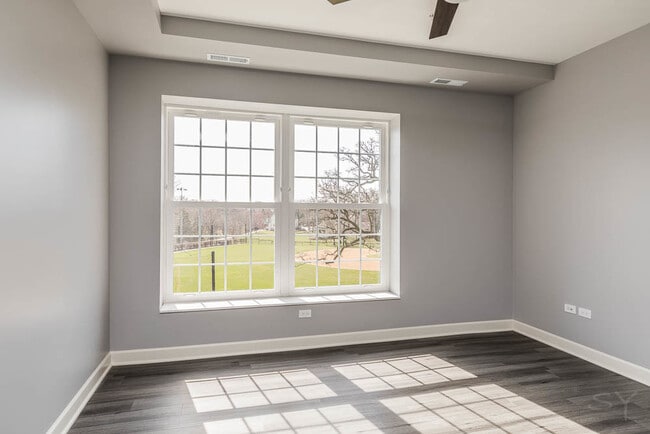 Photo - 1312 Shermer Rd Unidad 305