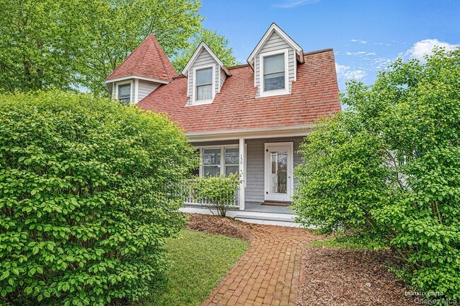 Building Photo - 150 King St