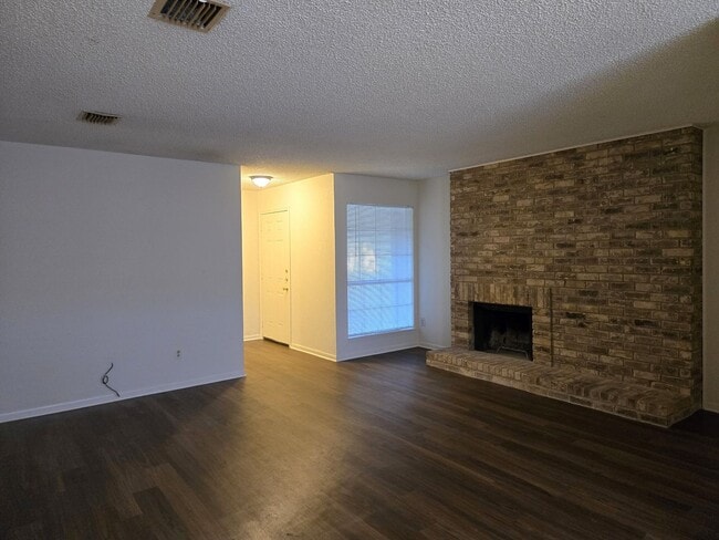 Photo - 3/2 Duplex in Waco ISD!