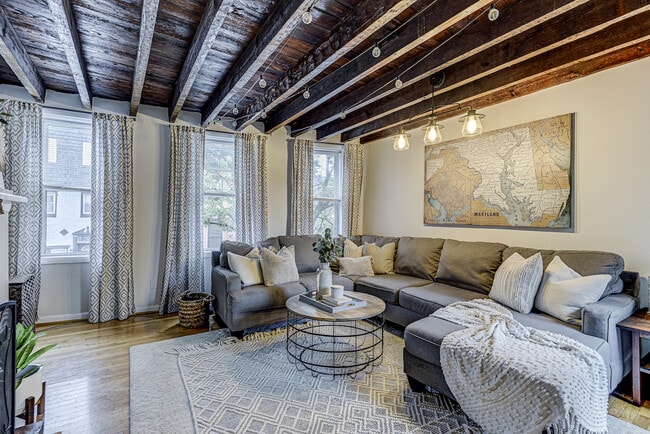 Building Photo - 1736 Light St Unit A