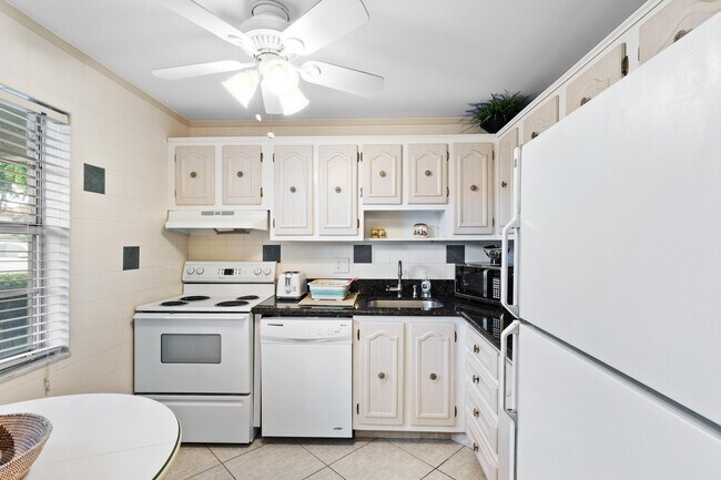 Photo - 3 Abbey Ln Unit 102