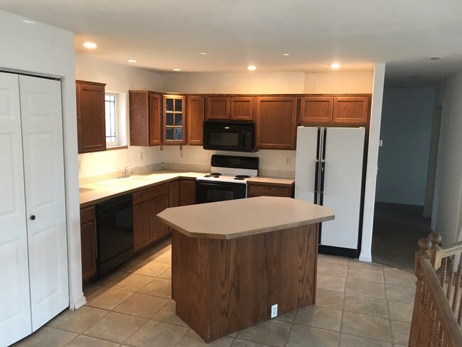 Photo - SPACIOUS 4BD/3BA SOUTH HILL HOME | 2-CAR GARAGE | FENCED YARD | W/D INCLUDED