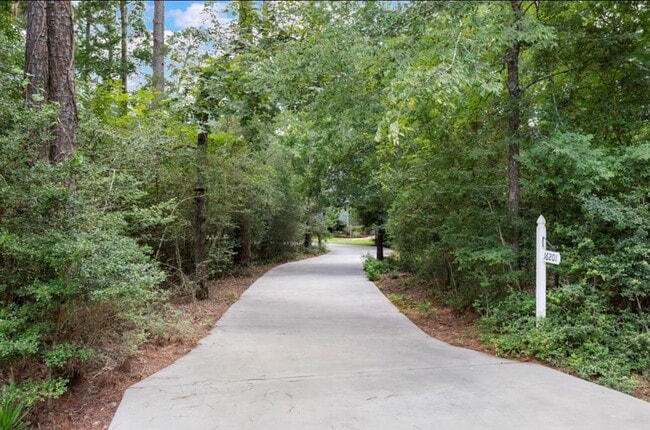 Photo - 16201 Surrey Ln