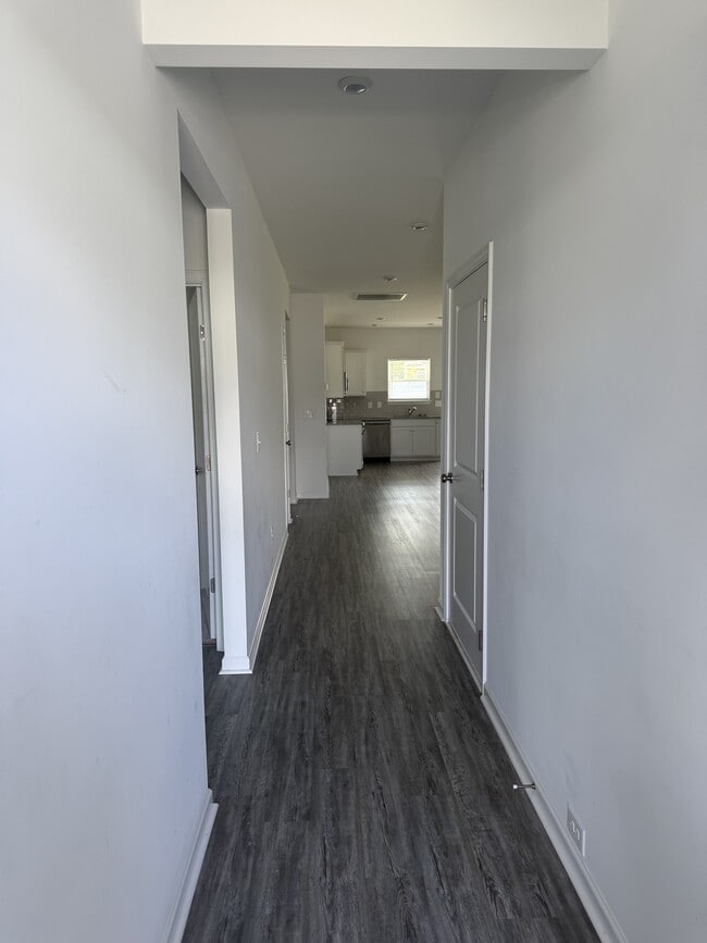 Photo - 702 Samuel Dr