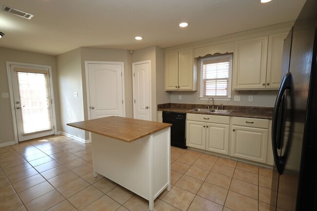 Photo - 1823 Hazel Dr