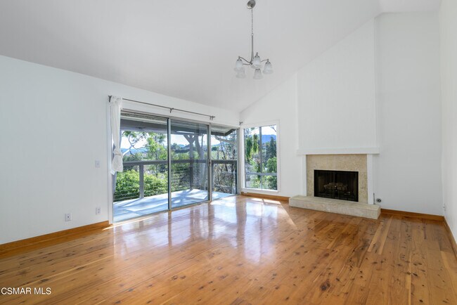 Photo - 2 Sparrowhawk Ln