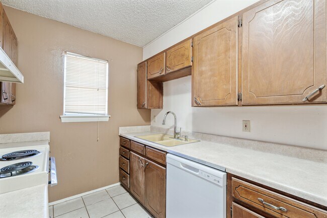 Photo - 221 Mary Lou Dr