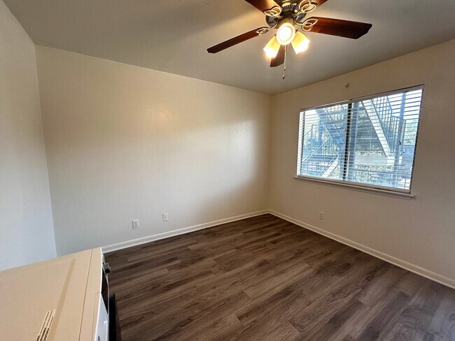 Photo - 1010 W 23rd St Unit 10