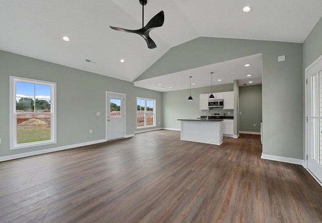Photo - 2583 Cedrus Ave