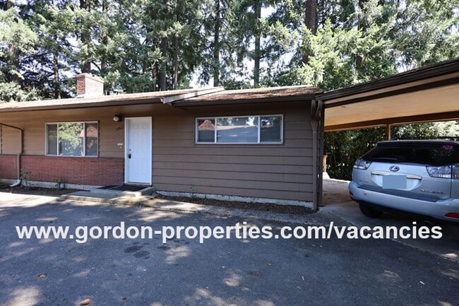 Photo - SE Green Vista Dr - Milwaukie 2 bedroom duplex with fireplace