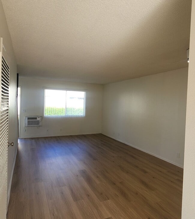 Photo - 147 Sespe Ave Unidad B