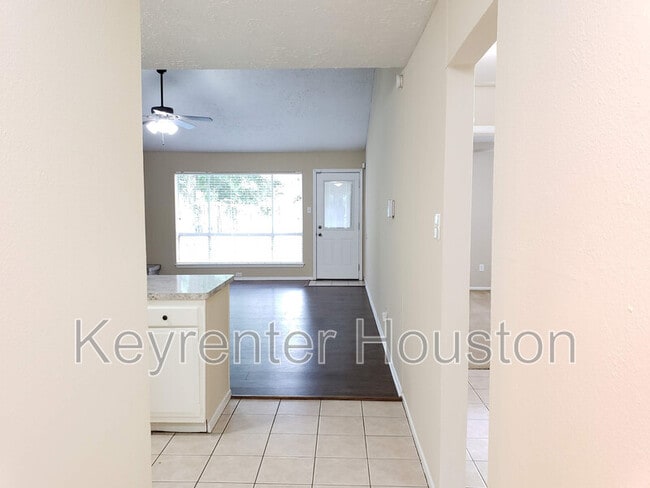 Photo - 23419 Verngate Dr