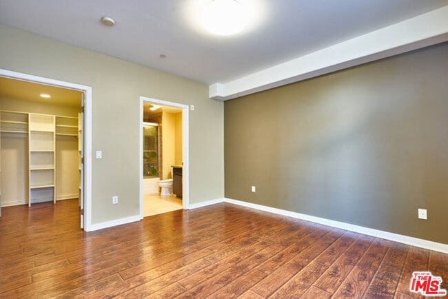 Photo - 401 N Serrano Ave Unit 105