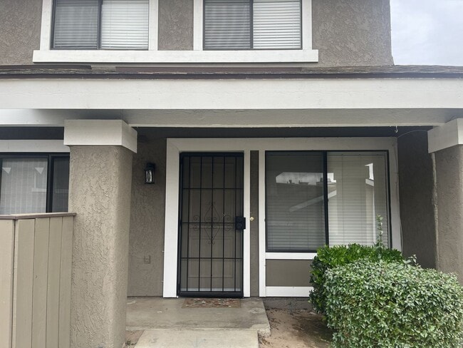 Building Photo - Available Now! 2-Bedroom, 1.5 Bath Condo ... Unit B