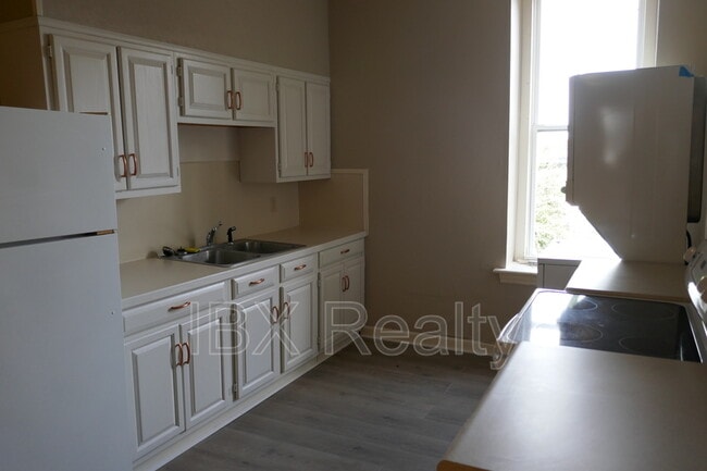 Photo - 112 Market St