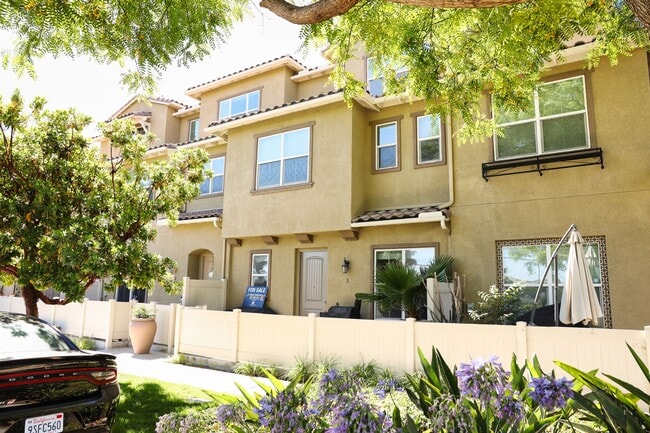 Photo - 1367 Santa Diana Rd Townhome