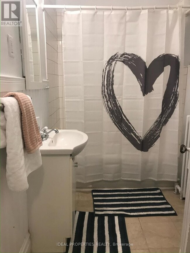 Photo - 277 Bronson Ave