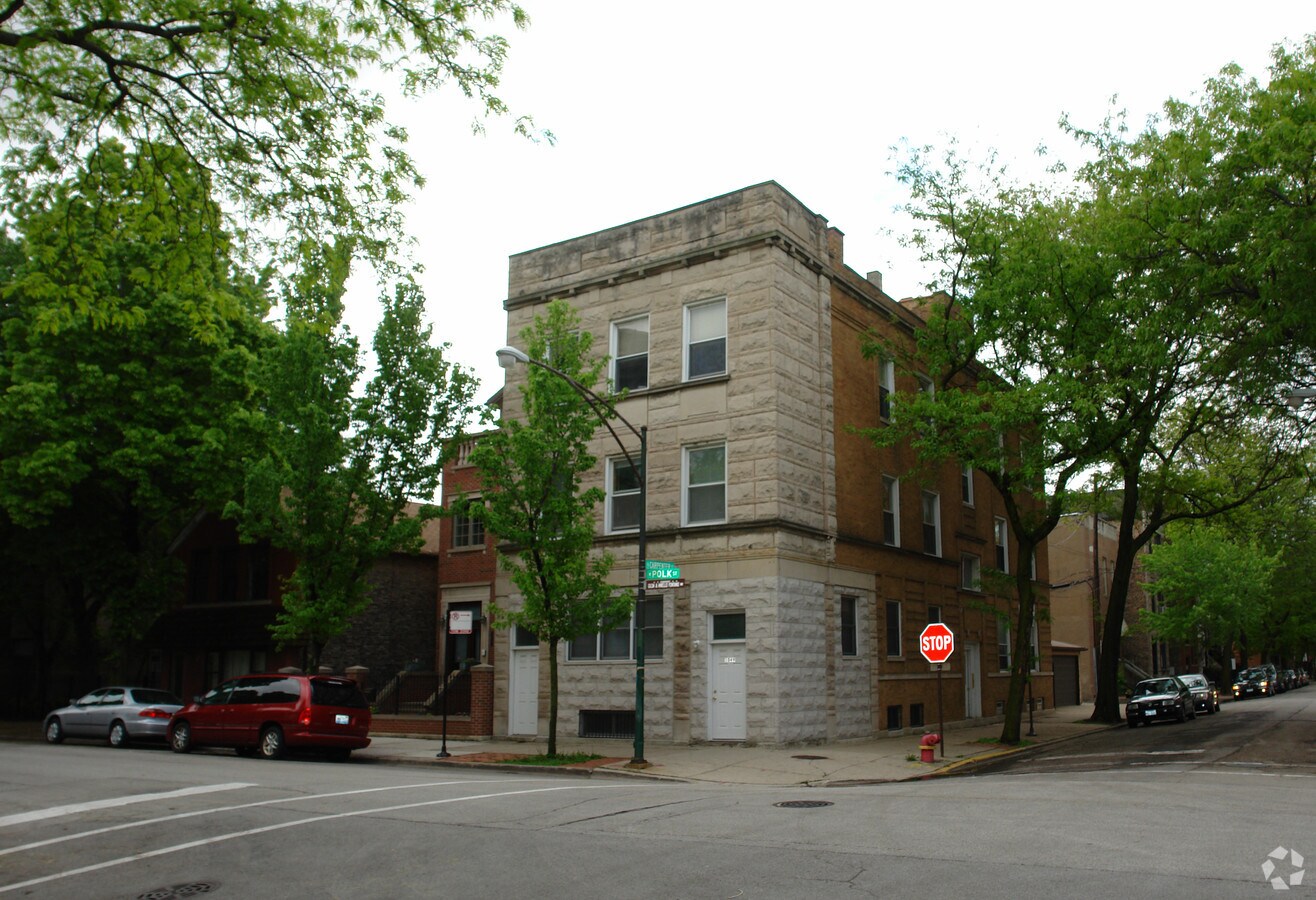 Photo - 1049 W Polk St Apartments