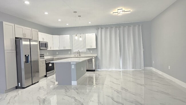 Photo - 1050 Eisenhower Blvd