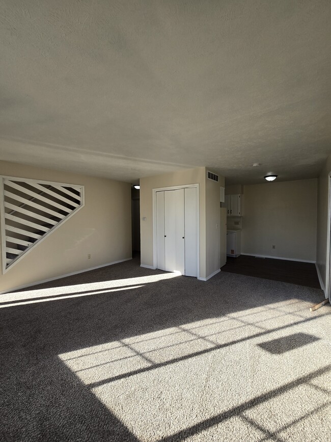 Photo - 3824 W Elm St