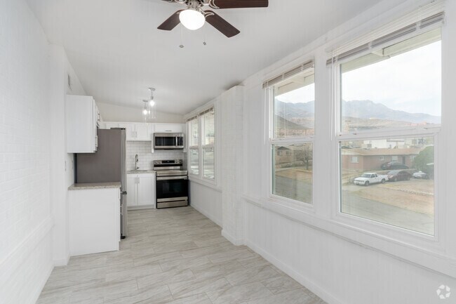 1BR, 1BA - 570SF -Kitchen