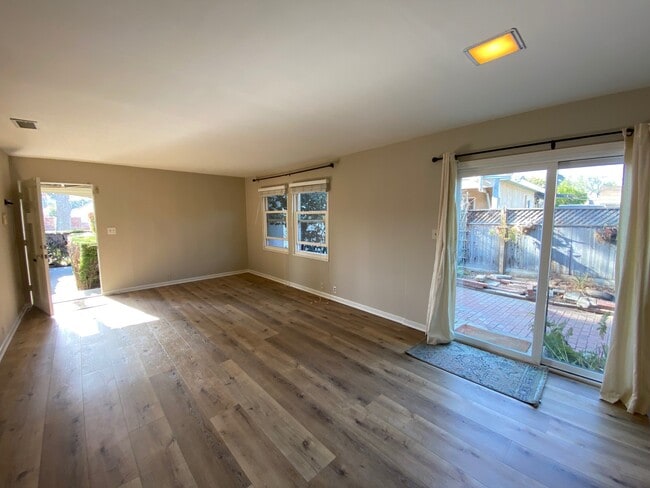 Photo - 6526 Van Noord Ave