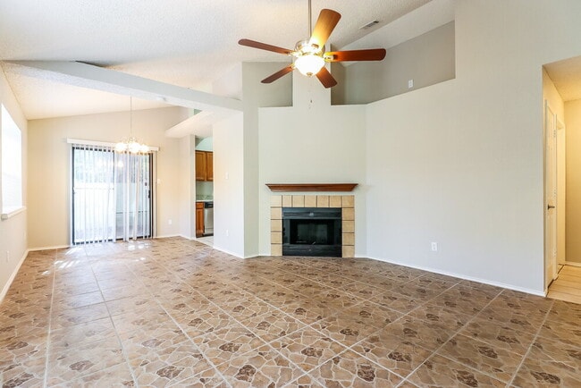 Photo - 1366 Chinaberry Dr