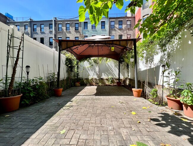 Photo - 162 W 120th St Condo